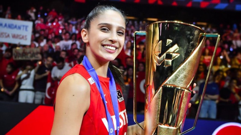 Derya Cebecioğlu, Japonya'nın yolunu tuttu