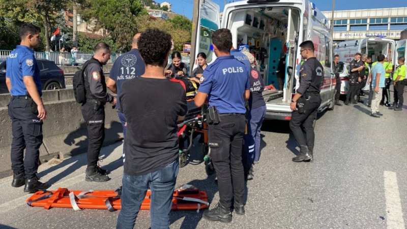 Kocaeli'de göreve giden çevik kuvvet ekibi kazaya karıştı: 5 polis yaralandı