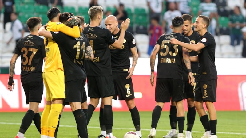 Rizespor, geriye düştüğü maçta Konyaspor'u mağlup etti