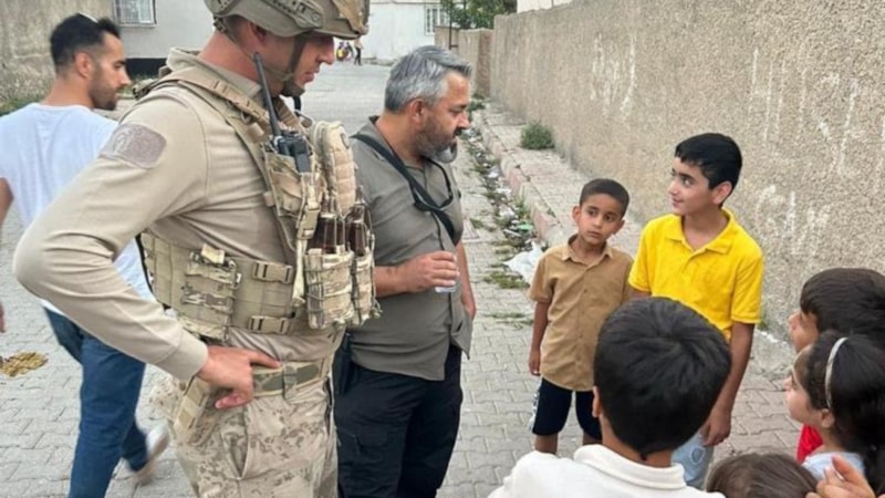 Silopi’de izinsiz yürüyüşe müdahale eden jandarmaya halktan destek