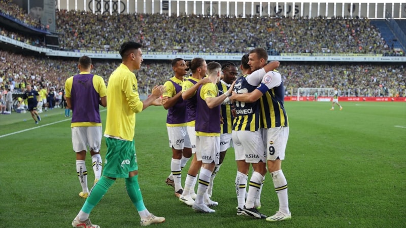 Fenerbahçe, Antalyaspor'u üç golle geçti