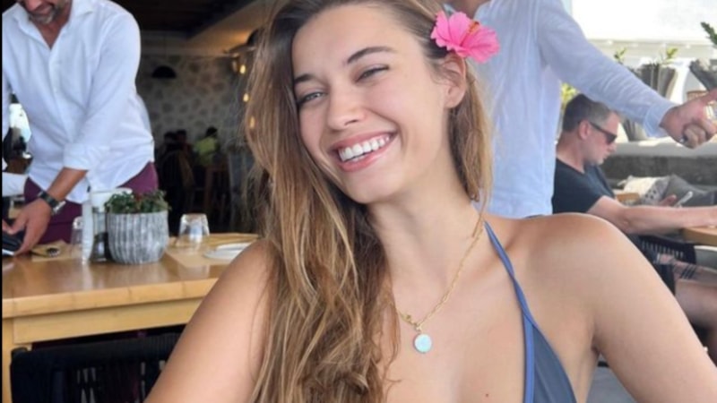 Afra Saraçoğlu'nun gelinlikli paylaşımları olay oldu!