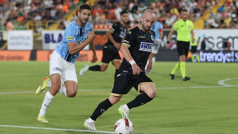 Gol yağmuru yaşanan Alanyaspor-Kasımpaşa maçında kazanan çıkmadı