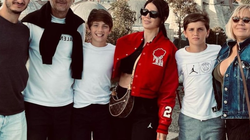 Wanda Nara başını örttü