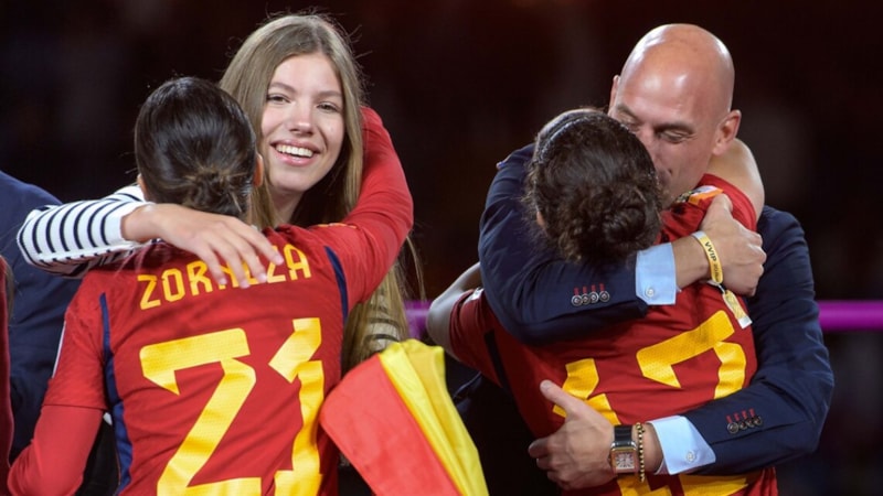 Luis Rubiales'e yasak geldi: Jenni Hermoso'ya 200 metreden fazla yaklaşamayacak