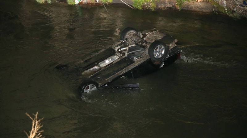 Erzurum'da otomobil dereye uçtu: 2 ölü 3 yaralı
