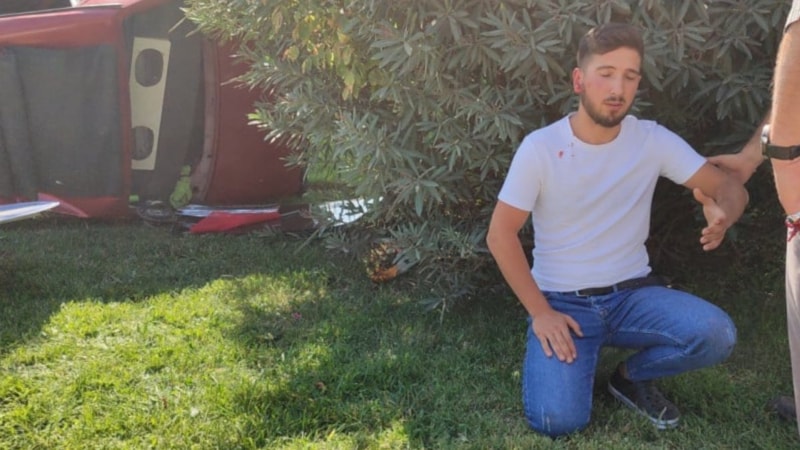 Bursa'da çöp kamyonuna çarpan otomobil takla attı