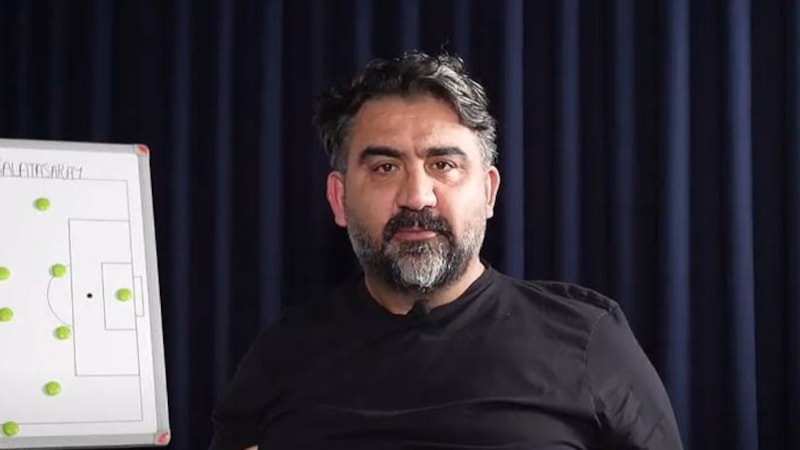 Fenerbahçe taraftarları Ümit Özat ve Serhat Akın'a ateş püskürdü