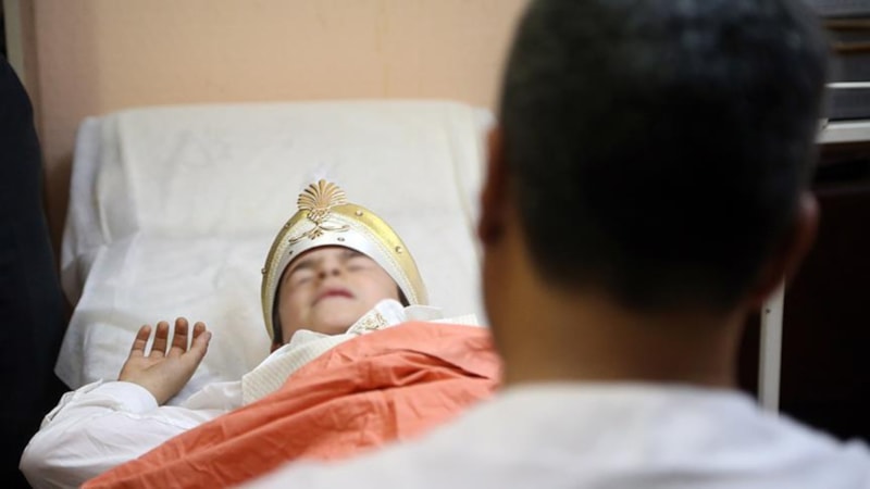 Oldu da bitti Maşallah! Sünnet olmanın faydaları say say bitmiyor...