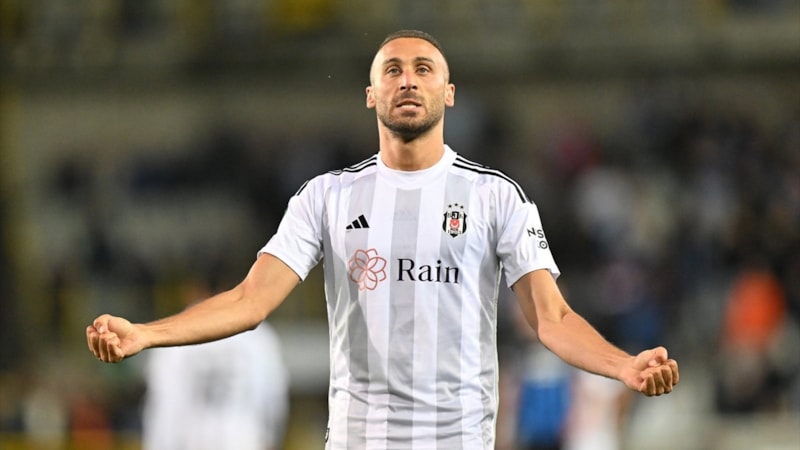 Cenk Tosun'dan Mert Günok'a övgü: Bizi oyunda tuttu