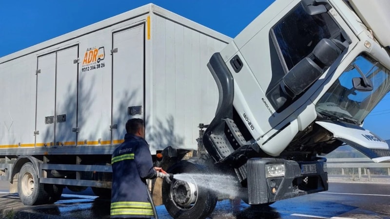 Bolu'da dinamit yüklü kamyonda yangın tehlikesi