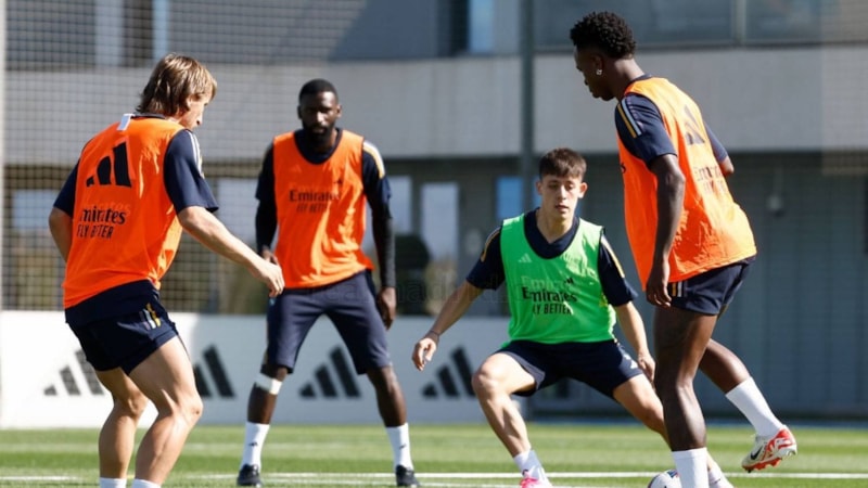 Arda Güler, takımla birlikte idmanlara başladı