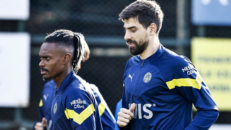 Fenerbahçe'de Luan Peres ve Lincoln Henrique'ye lisans çıkarmadı