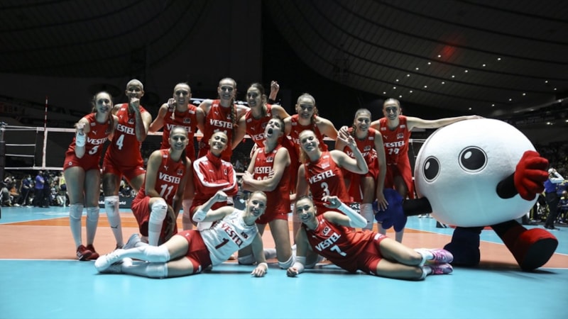 Ebrar Karakurt: Bekle bizi Paris