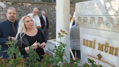 Zeki Müren kabri başında anıldı