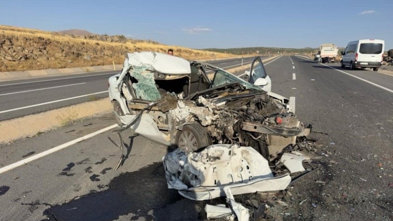 Elazığ'da kamyonet ile otomobil çarpıştı: 1 kişi can verdi