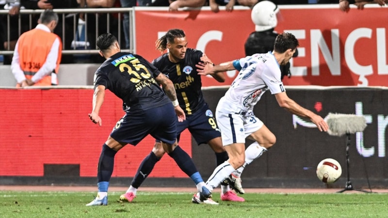 8 kişi kalan Adana Demirspor, Kasımpaşa'ya mağlup oldu