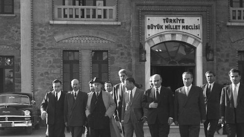 Cumhuriyet dönemine ışık tutan kitap: Cumhuriyet'in Kuruluş Savaşları