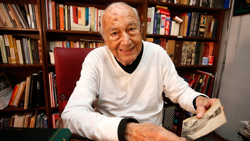 Gazeteci yazar Hıfzı Topuz 100 yaşında hayatını kaybetti