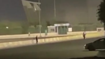 Olimpiyat Stadı otoparkında tehlikeli akrobasi: Motorcular kamerada