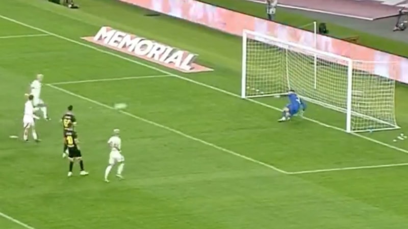 Kerem Aktürkoğlu ve Mauro Icardi'den unutulmaz penaltı denemesi! Icardi boş kaleye kaçırdı