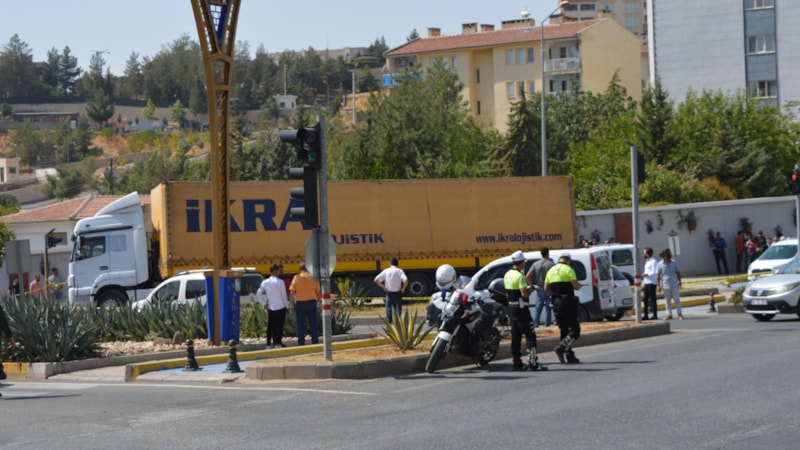 Mardin'de dur ihtarına uymayan tırın lastiklerine ateş açıldı