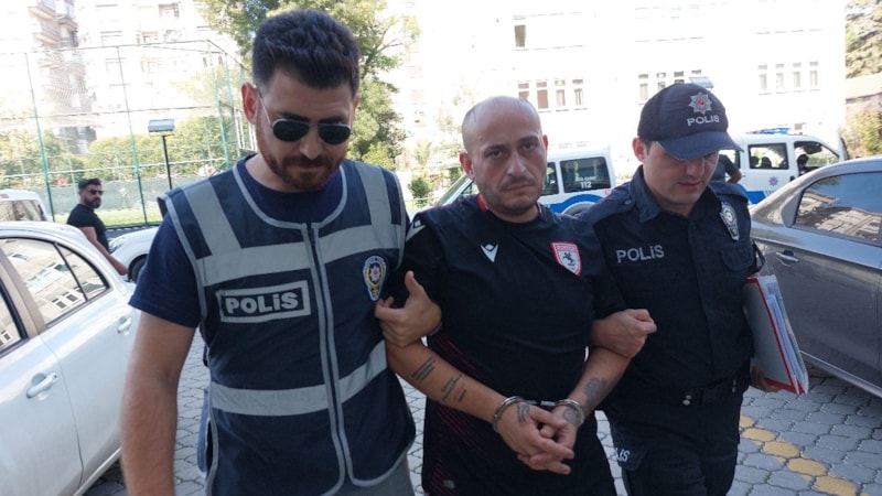 Samsun'da kırmızı ışıkta geçen tır şoförü öğrenci servisine çarptı! Sürücü tutuklandı