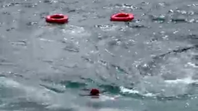 İstanbul'da bir kadın vapurdan düştü! O anlar kayıt altına alındı...