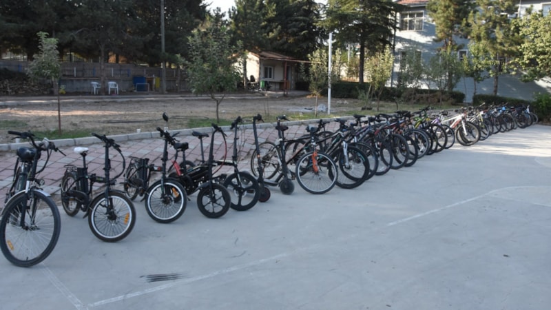 Konya'da polis baskınında 53 çalıntı motosiklet ve bisiklet bulundu