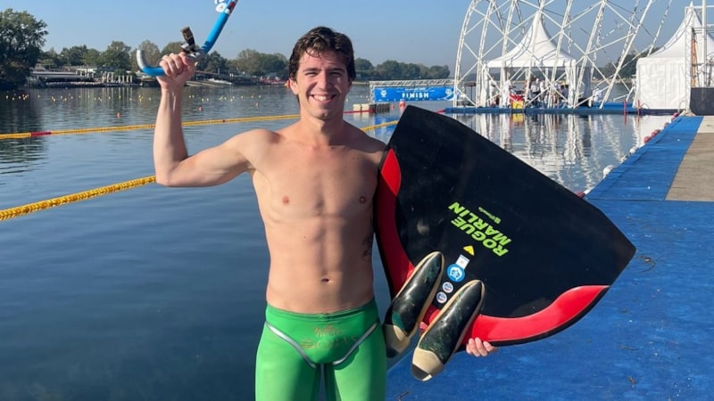 Milli yüzücü Derin Toparlak, Sırbistan'da altın madalya kazandı