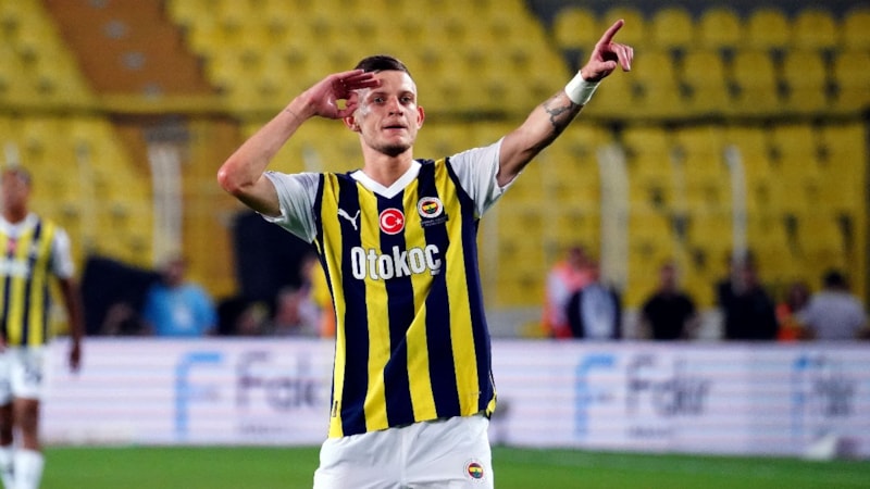 Sebastian Szymanski, gollerine devam ediyor