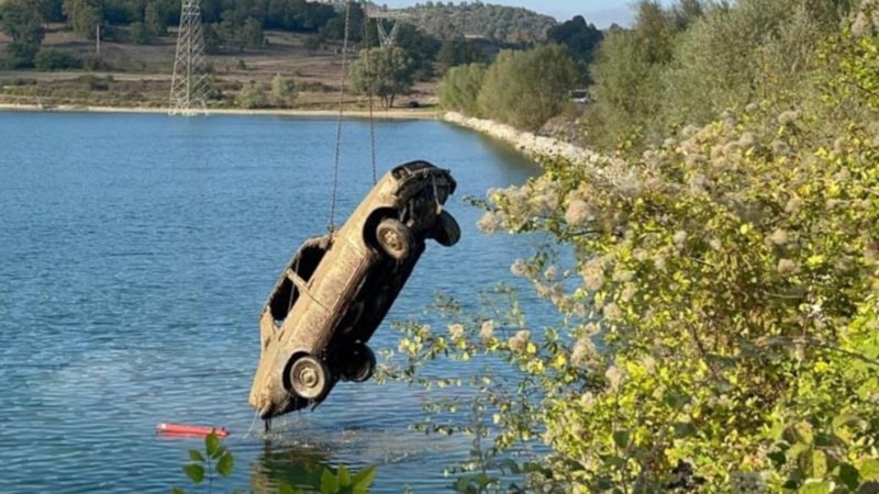 Samsun'da 7 yıl önce çalınan 1979 model otomobil göletten çıktı