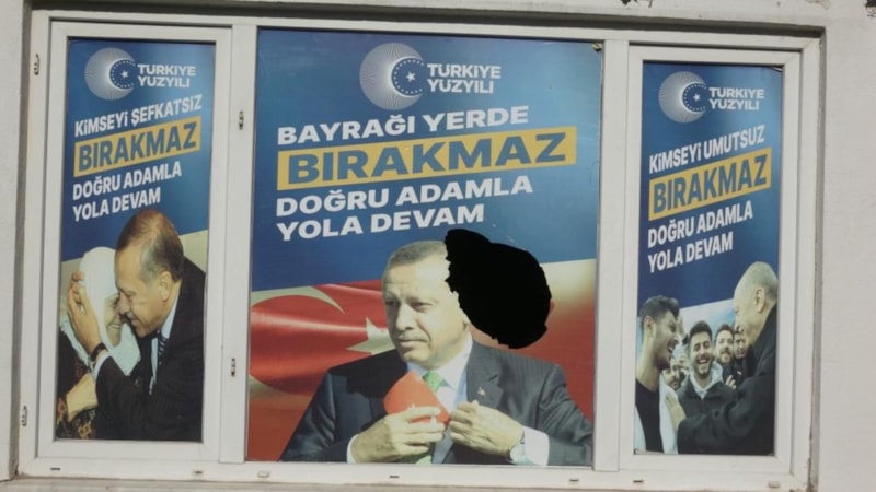 Çanakkale'de AK Parti'nin seçim ofisine taşlı saldırı