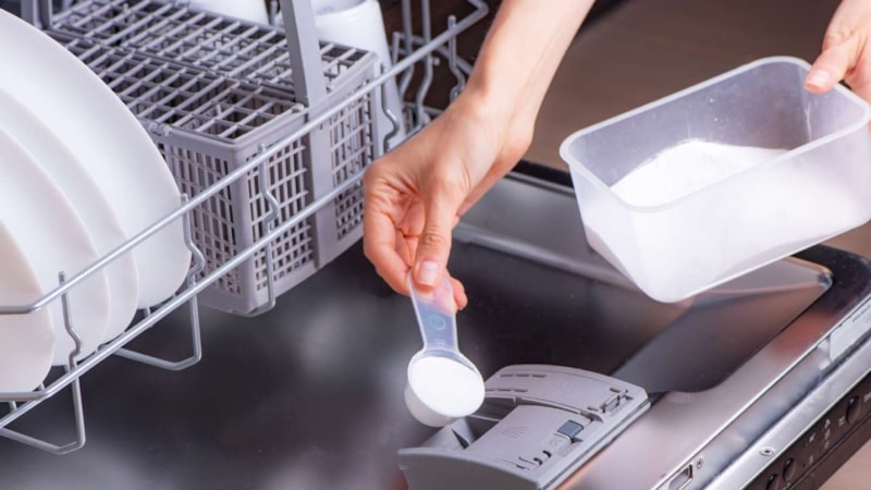 Boşuna para ödemeyin! Bulaşık makinesi tabletleri yerine bunu kullanın, farkı görün…