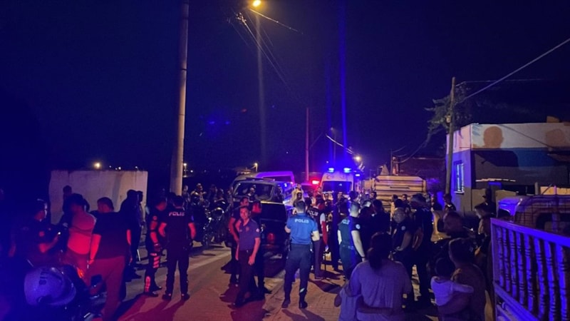 Aydın'da kovalama sonucu durdurulan otomobildeki şüpheli polisi bıçakladı