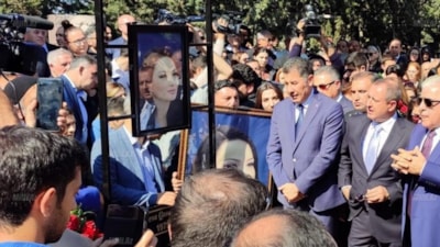 Ganire Paşayeva'nın cenaze törenine katılan Sinan Oğan'ın duygusal anları