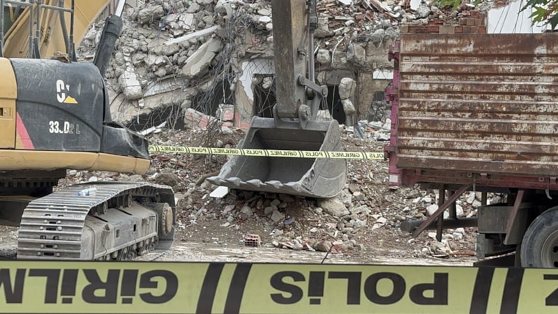 Elazığ'da kepçeyle kamyon arasına sıkışan işçi feci şekilde can verdi