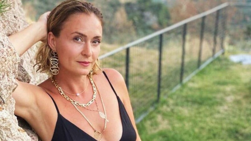 Ceyda Düvenci'den bikini çıkışı!