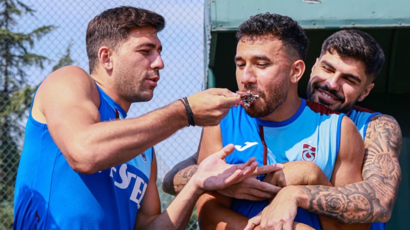 Trabzonspor’da Trezeguet’ye doğum günü sürprizi yapıldı