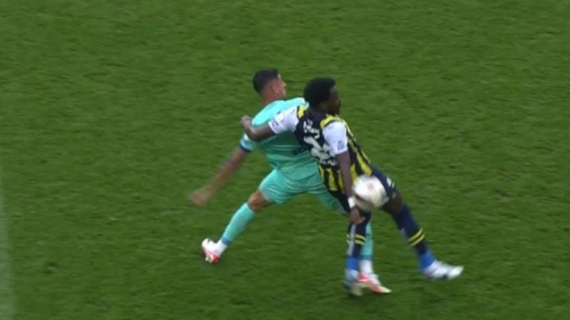 Hakem yorumcuları yorumladı: Fenerbahçe - Rizespor maçında gol iptal edilmemeliydi