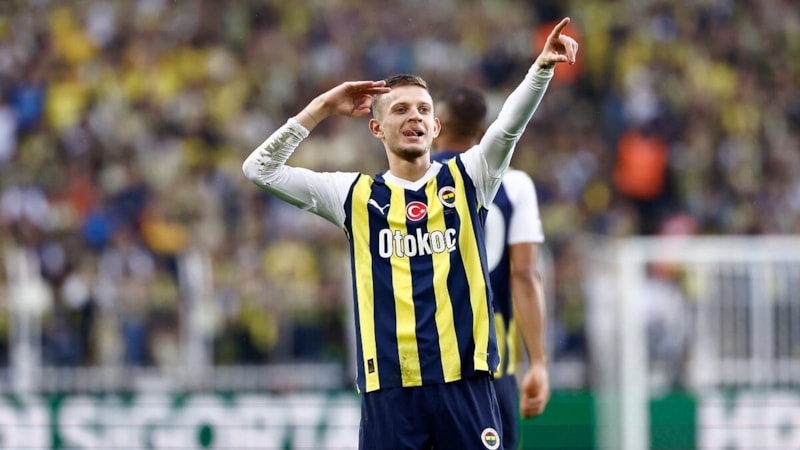 Sebastian Szymanski'den bir rekor daha! Alex'i yakaladı