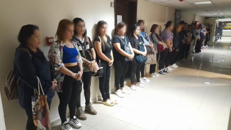 Hatay'da masaj salonuna baskın: 27 yabancı kadın yakalandı