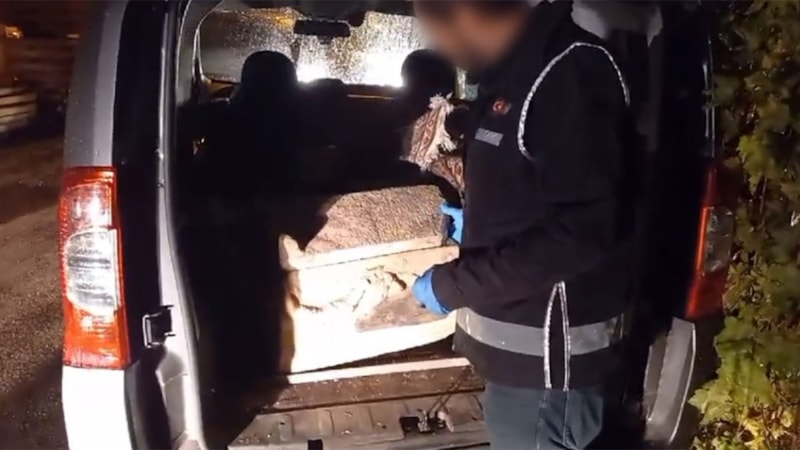 Isparta'da tarihi bebek lahdi ele geçirildi