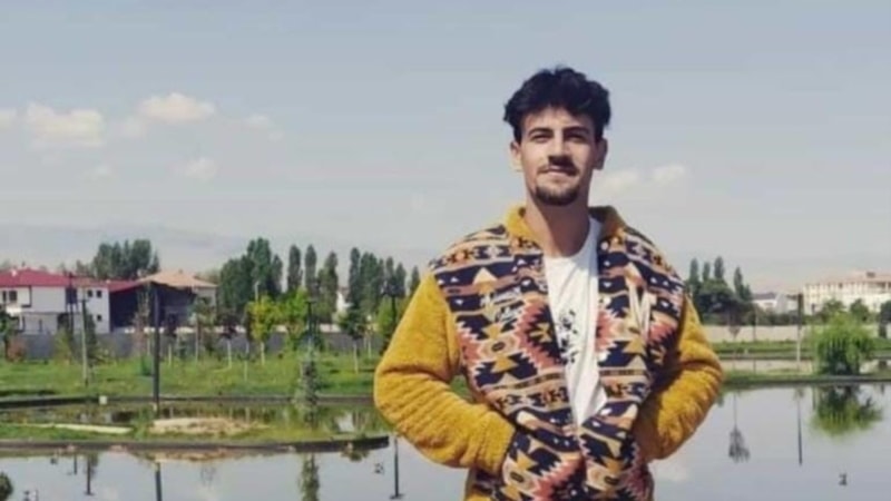 Iğdır'da düğün konvoyundaki otomobil moto kuryeye çarptı