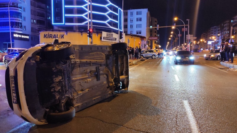 Batman'da araç takla attı: 1’i ağır 3 yaralı