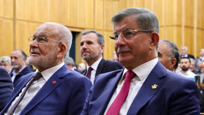 Saadet ve Gelecek partileri, ilk grup toplantısını yaptı