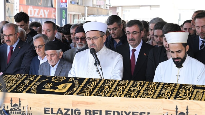 Eski AK Parti Milletvekili Tahir Öztürk, Elazığ'da son yolculuğuna uğurlandı