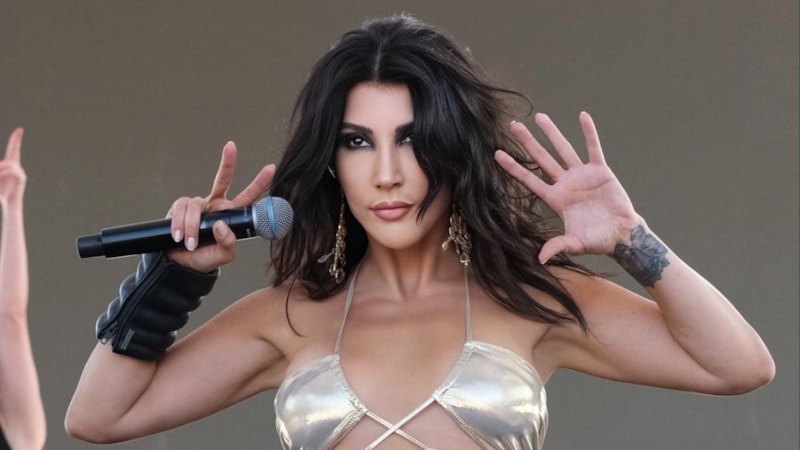 Hande Yener, Simge Sağın'a gönderme yaptı! 'Başka takımın maçına gitmezdim'