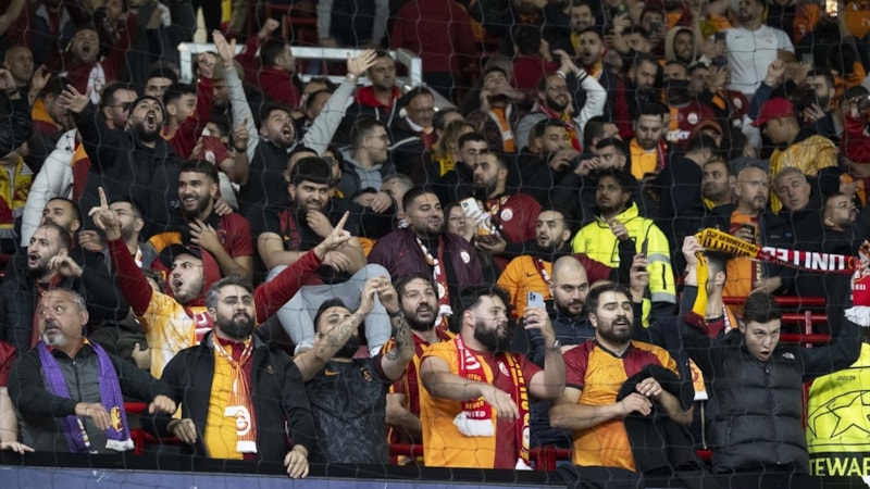 Manchester United, Galatasaray maçı için taraftarından özür diledi
