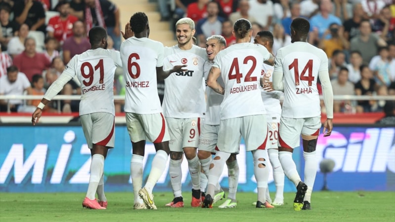 Galatasaray, Antalyaspor'u deplasmanda yendi